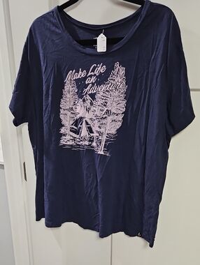 torrid Navy Blue Short Sleeve Tee with Light Pink Adventure Graphic